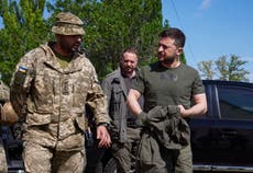 Zelensky visits frontline as fighting rages in eastern Ukraine 