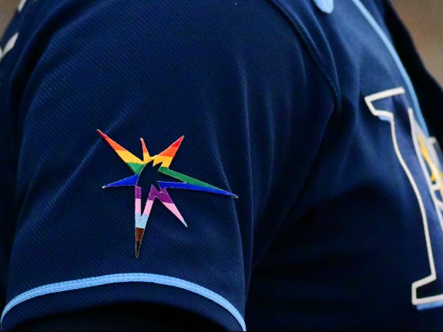 <p>El logo de explosión del orgullo de los Tampa Bay Rays</p>