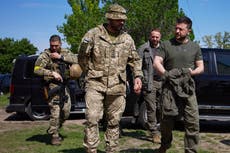 Zelensky visits frontline as fighting rages in eastern Ukraine