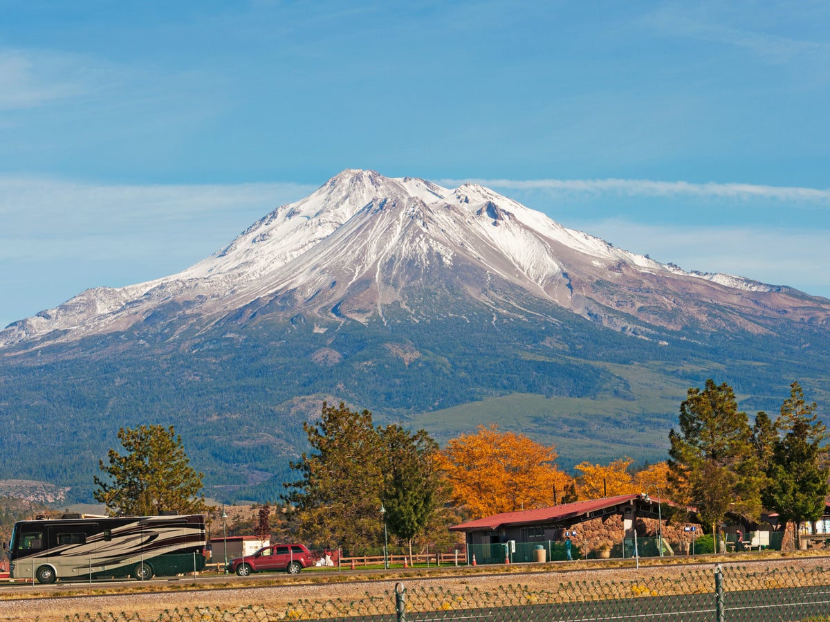 One dead and four badly injured during hike on California’s Mount Shasta