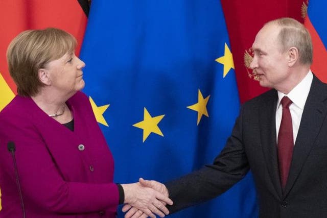 <p>Angela Merkel and Vladimir Putin meet in 2020</p>