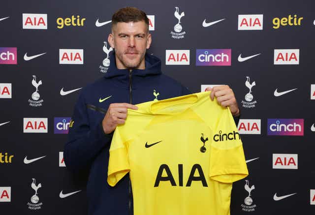 <p>The 34-year-old goalkeeper has agreed a contract until 2024 </p>