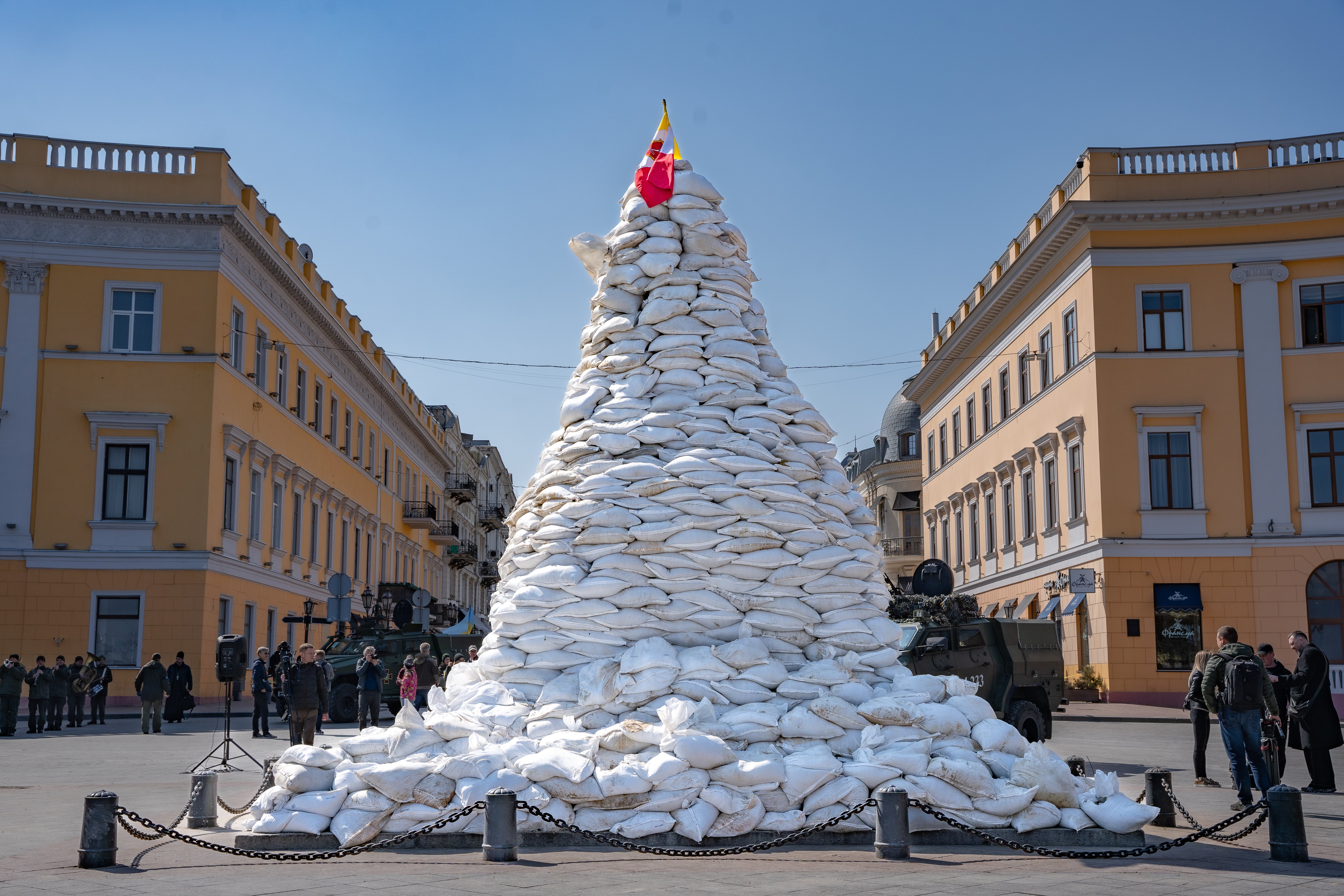 The sandbagged statue of the Duc de Richelieu at the top of the Potemkin Stairs