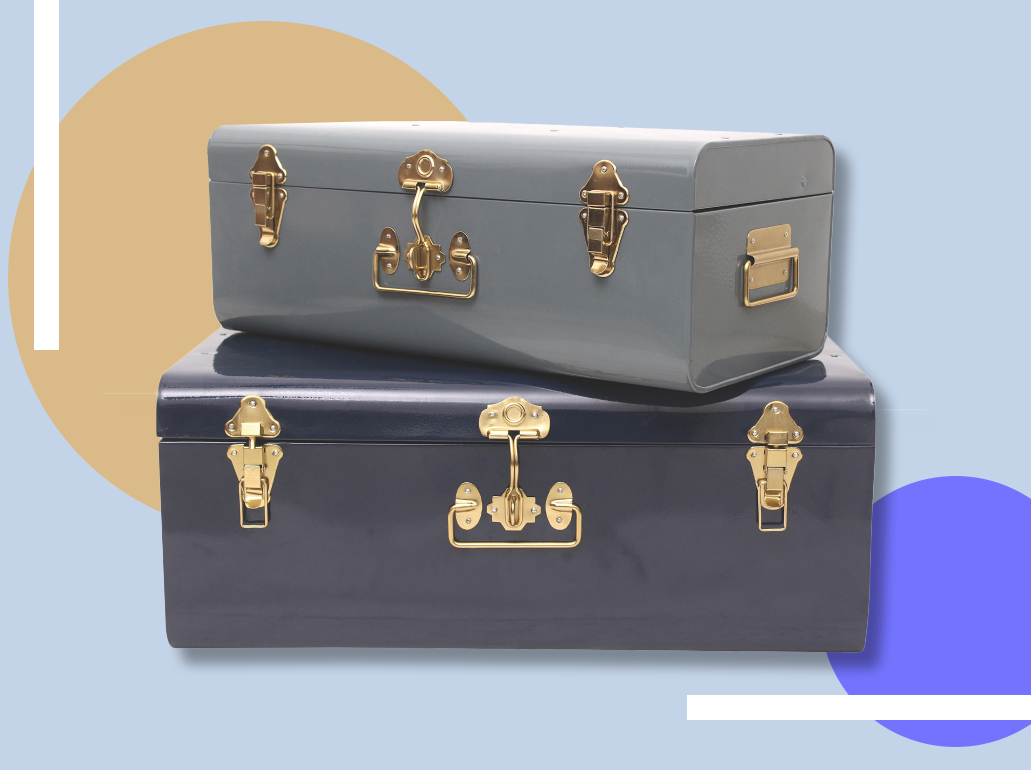 HELP! I am searching for this black and gold side trunk that is