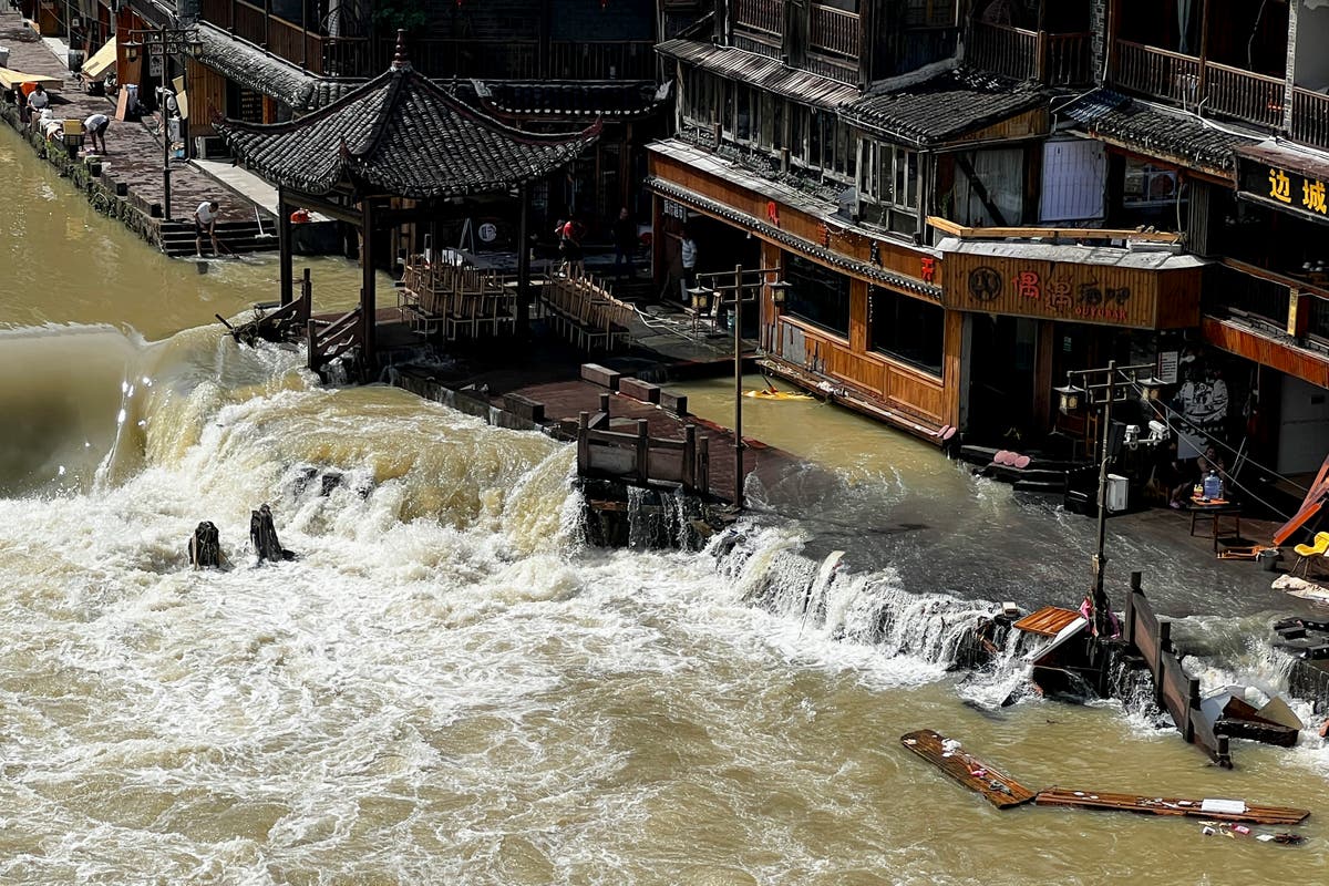 10 killed, 3 missing in central China flooding