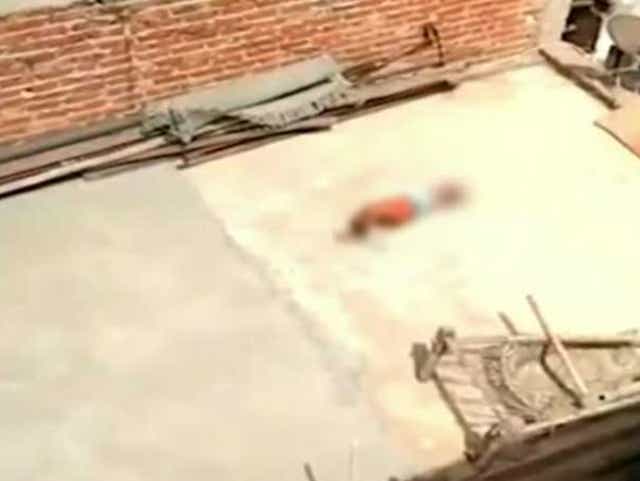 <p>A viral video shows a five-year-old girl lying on the terrace of her Delhi house in the sweltering heat, her hands tied </p>
