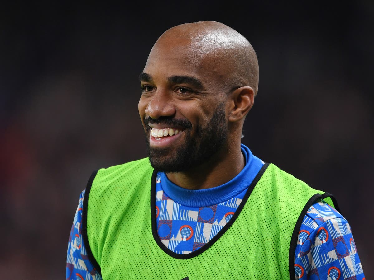 Alexandre Lacazette signs for Lyon on free transfer after leaving Arsenal Alexandre Lacazette signs for Lyon on free transfer after leaving Arsenal
