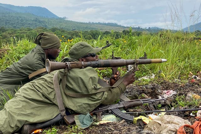 <p>Armed Forces of the Democratic Republic of the Congo (FARDC) soldiers take their position following renewed fighting near the Congolese border with Rwanda</p>