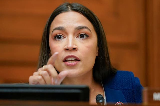 <p>Ocasio-Cortez criticó duramente al republicano por hablar sobre el suicidio de su colega Raskin </p>