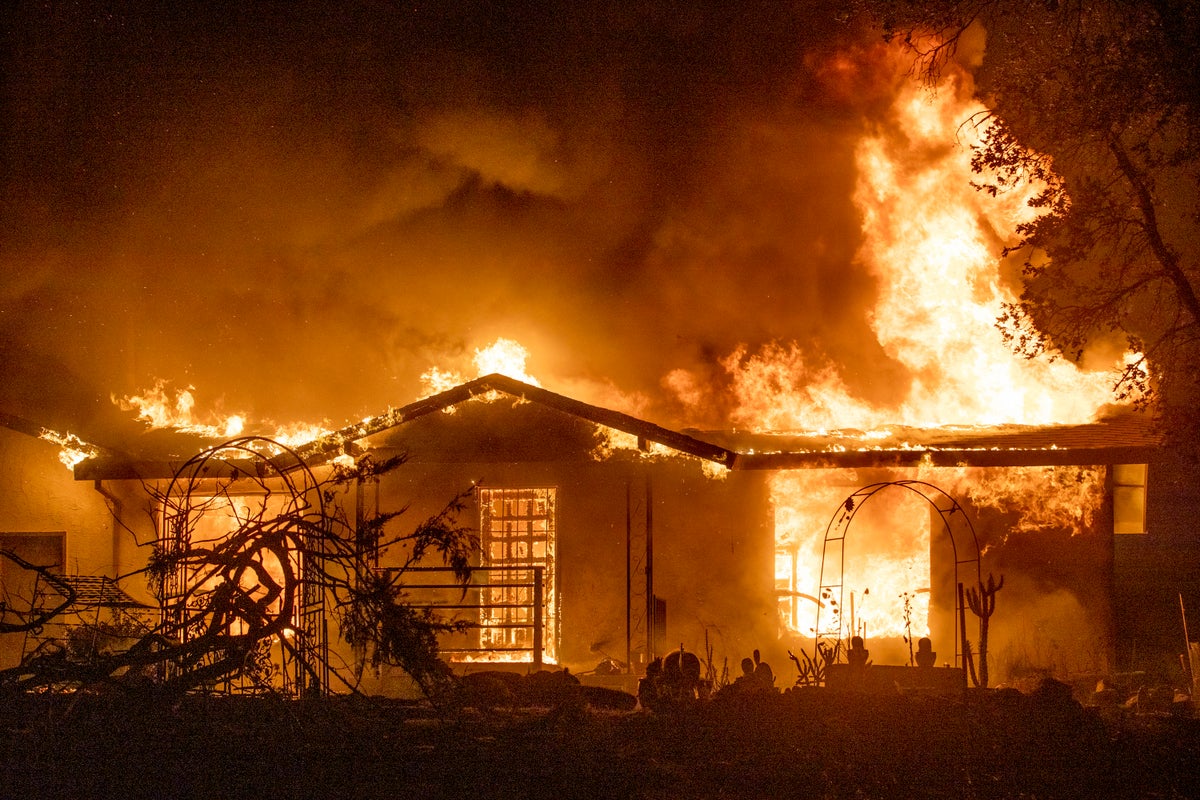 PG&E, ölümcül 2020 California orman yangınında suçsuz olduğunu iddia ediyor