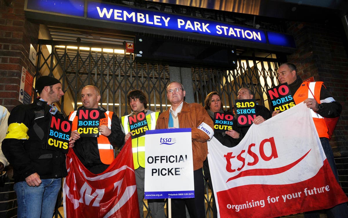 More workers to vote on strikes in growing rail disputes