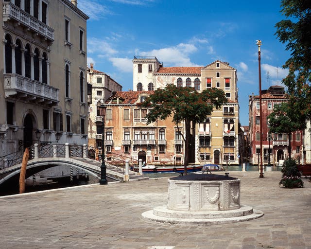 <p>One of Venice’s historic wellheads</p>