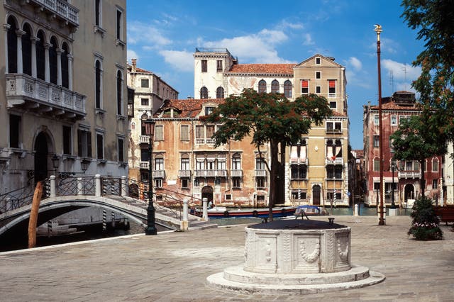 <p>One of Venice’s historic wellheads</p>
