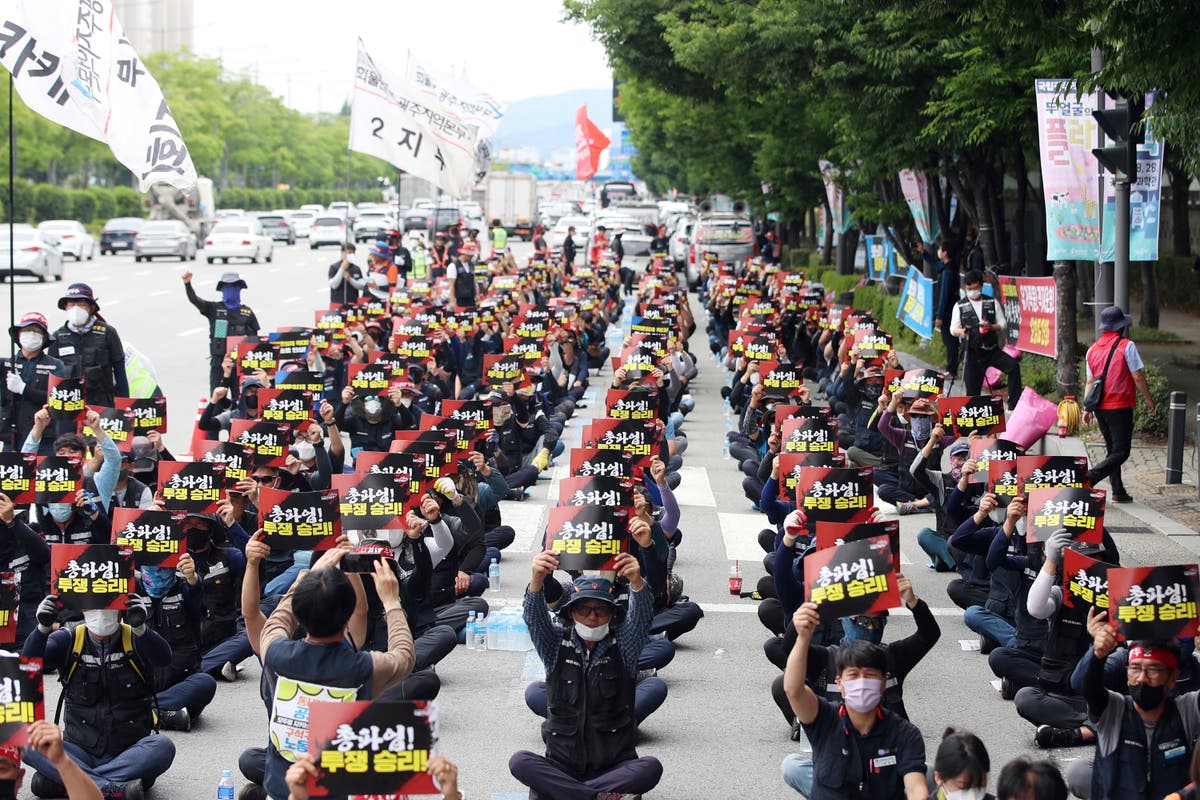 Dozens of S. Korean truckers detained in strike over wages | The ...