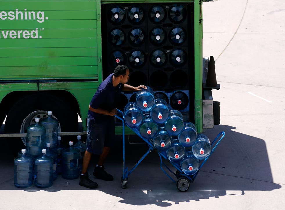 <p>Drinking plenty of water is crucial in hot conditions </p>