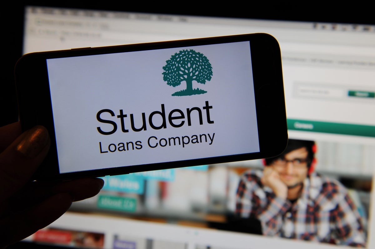 Government to cap interest on student loans to guard against inflation