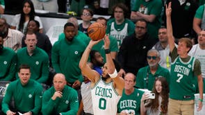 Curry scores 43 as Warriors beat Celtics, tie NBA Finals 2-2 - The