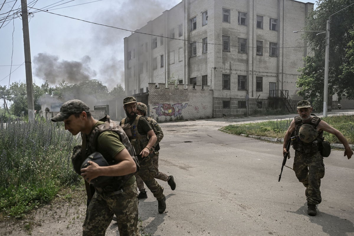 Ukrayna kuvvetleri, Rusya'nın Donbas'ı bombalaması sırasında mühimmatta tükendi