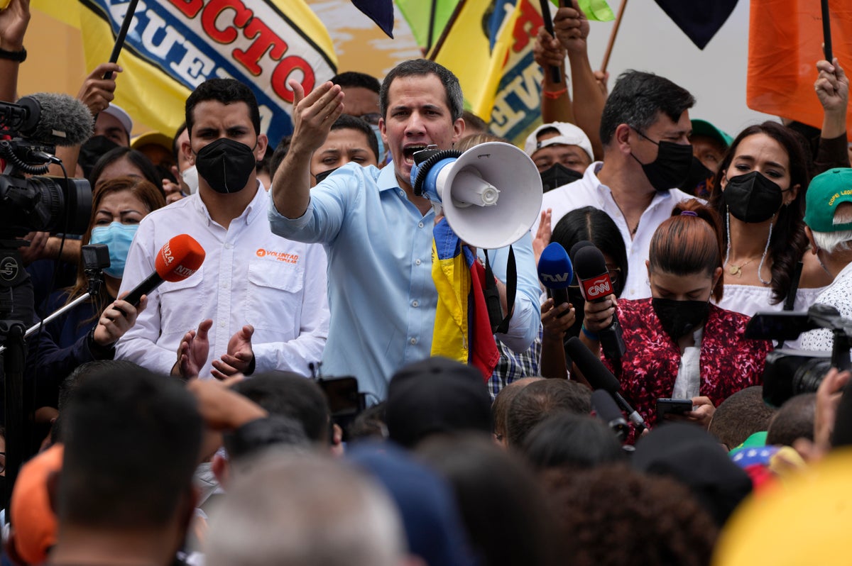 Venezuela'da muhalefet lideri ulusal turu sırasında saldırıya uğradı