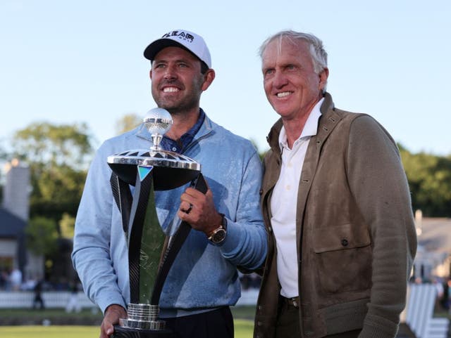 <p>Charl Schwartzel poses with Greg Norman </p>