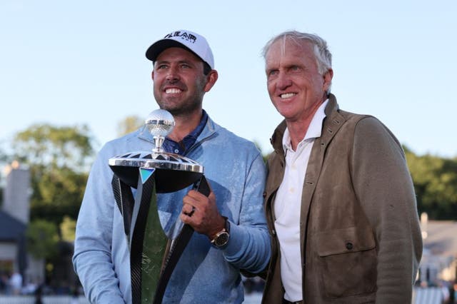 <p>Charl Schwartzel poses with Greg Norman </p>