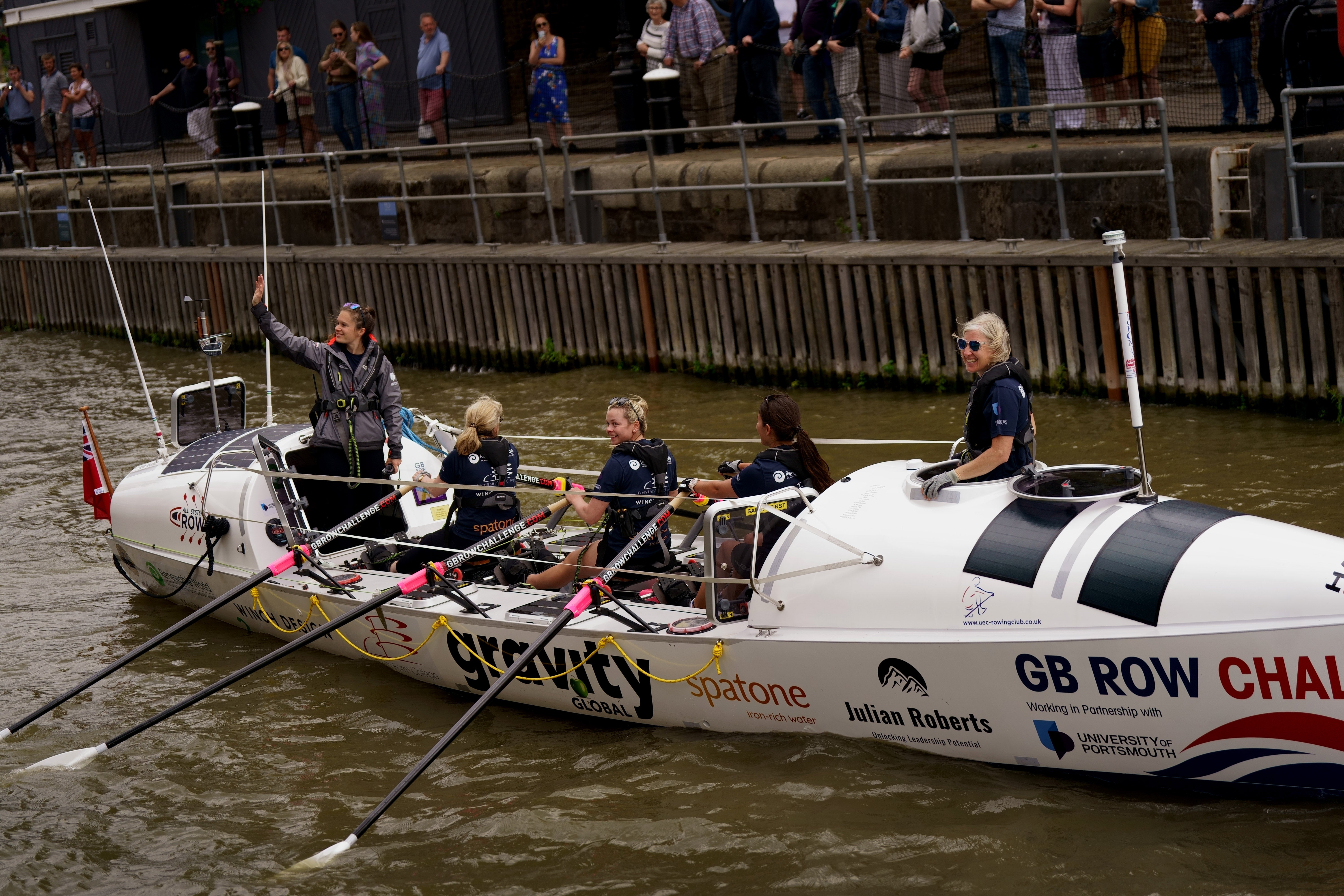 Rowers set off on race around Britain to gather coastal data The