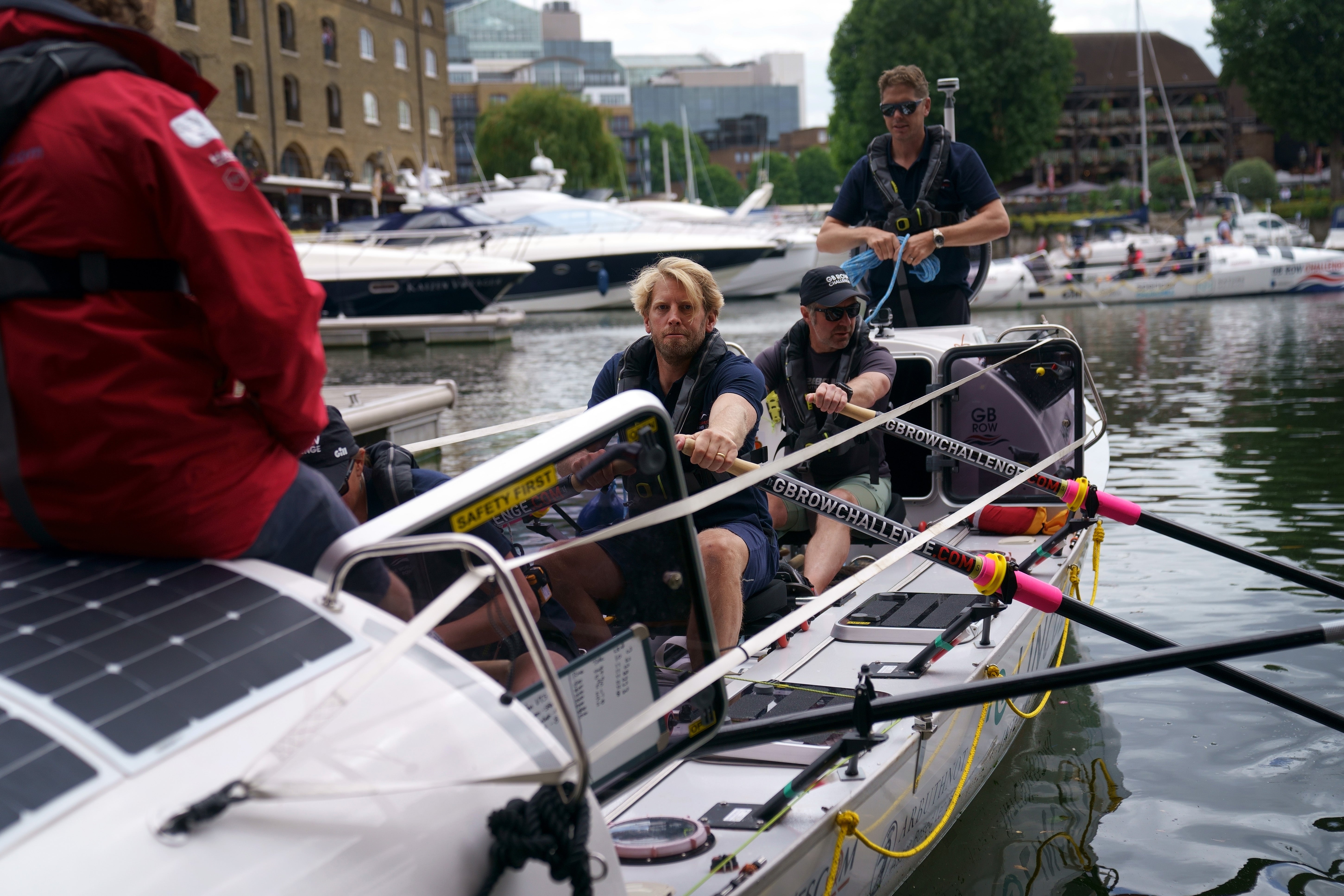 Rowers set off on race around Britain to gather coastal data The