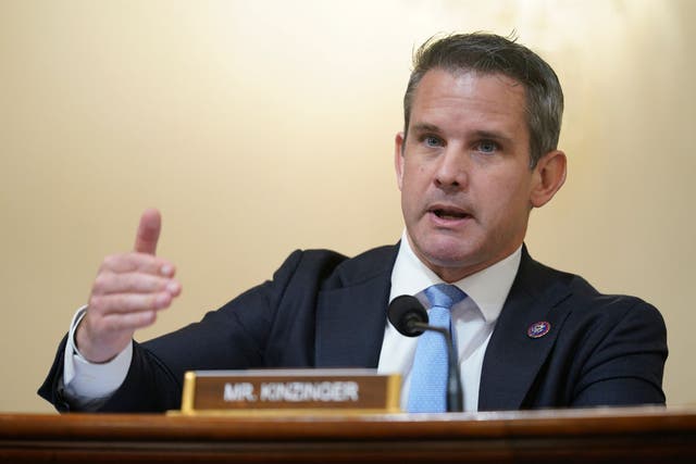 <p>El representante Adam Kinzinger durante una audiencia del comité del 6 de enero</p>