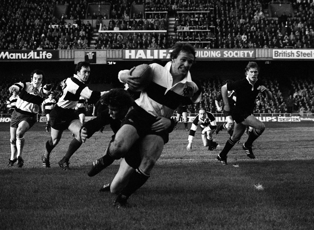 Phil Bennett: Tributes pour in after ‘Welsh rugby legend’ dies at age of 73