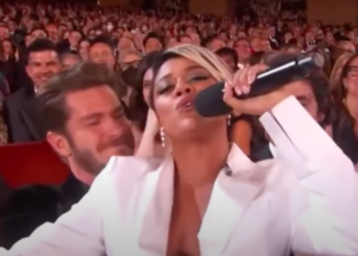 Ariana DeBose sings from Andrew Garfield&rsquo;s lap at Tony Awards 2022