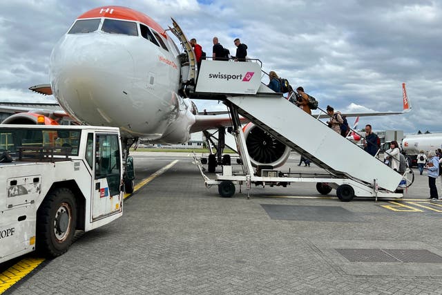 <p>Passengers boarding an easyJet Airbus A320 at Glasgow airport
</p>