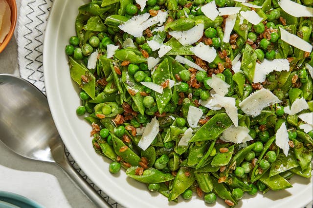 <p>This salad is full of crisp textures</p>