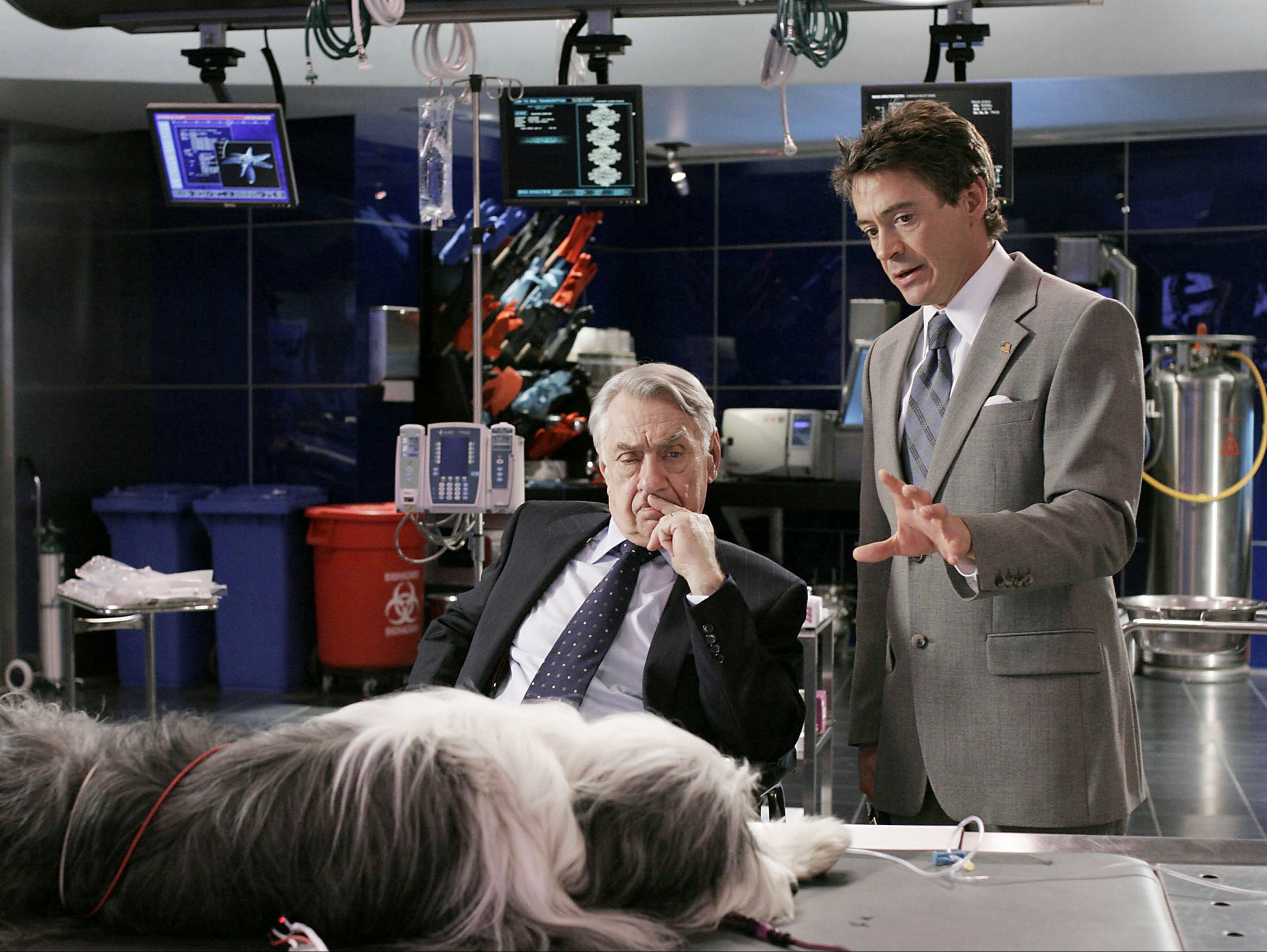 Philip Baker Hall (left) and Robert Downey Jr in ‘The Shaggy Dog’ (2006)