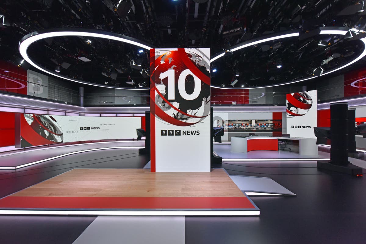 BBC News unveils refurbished London studio with curved catwalk BBC News unveils refurbished London studio with curved catwalk