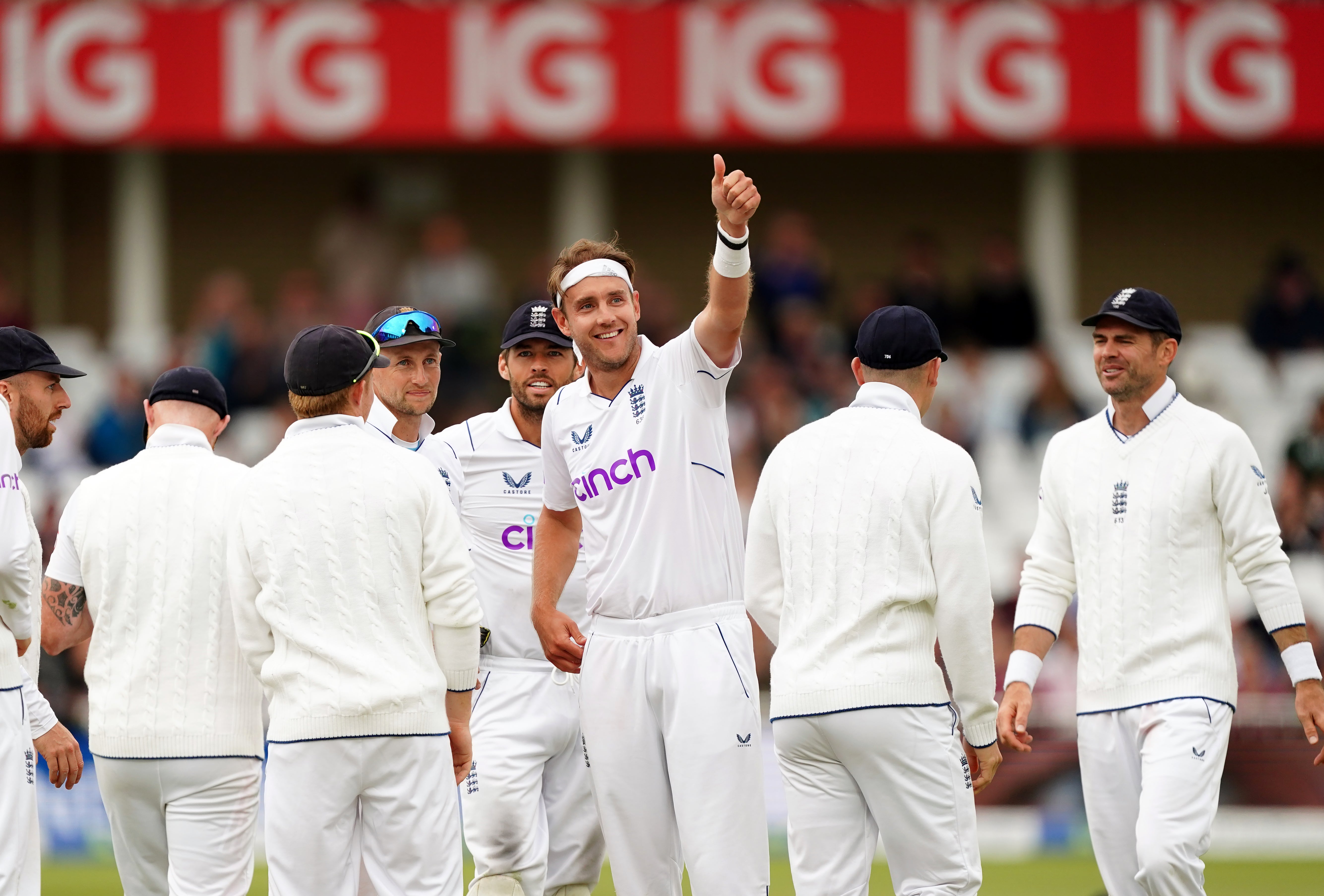 England bowlers teed up a grandstand finish against New Zealand