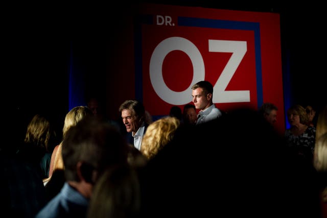 <p>Dr Oz speaks to supporters </p>