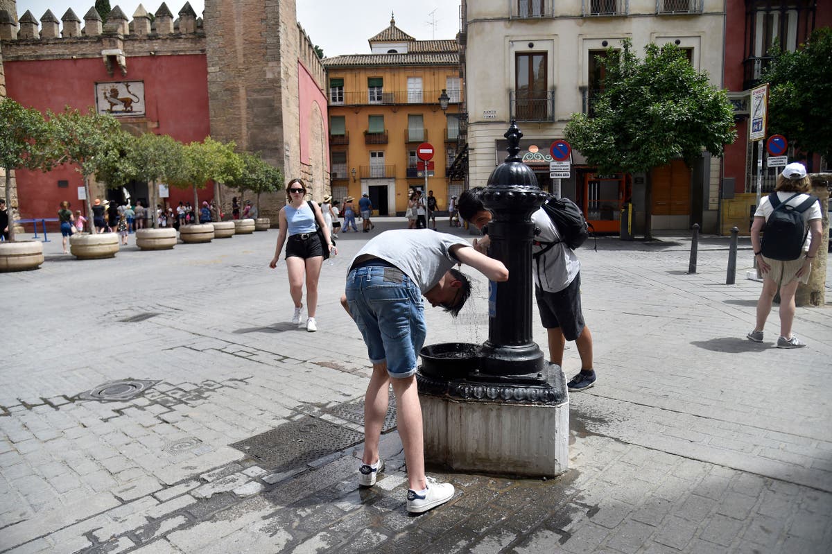 Las temperaturas alcanzan los 43°C en la ola de calor primaveral más calurosa de España en décadas