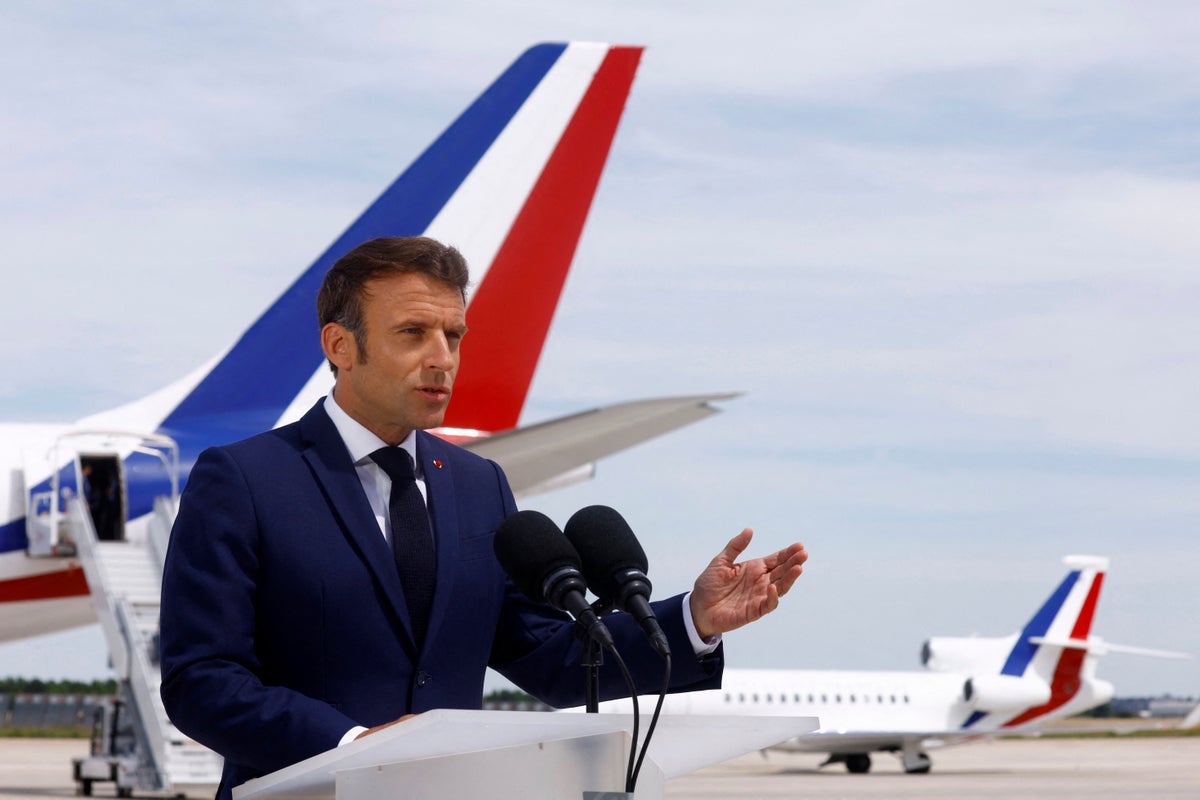 Macron, Fransızları kendisine "güçlü bir çoğunluk" vermeye çağırdı
