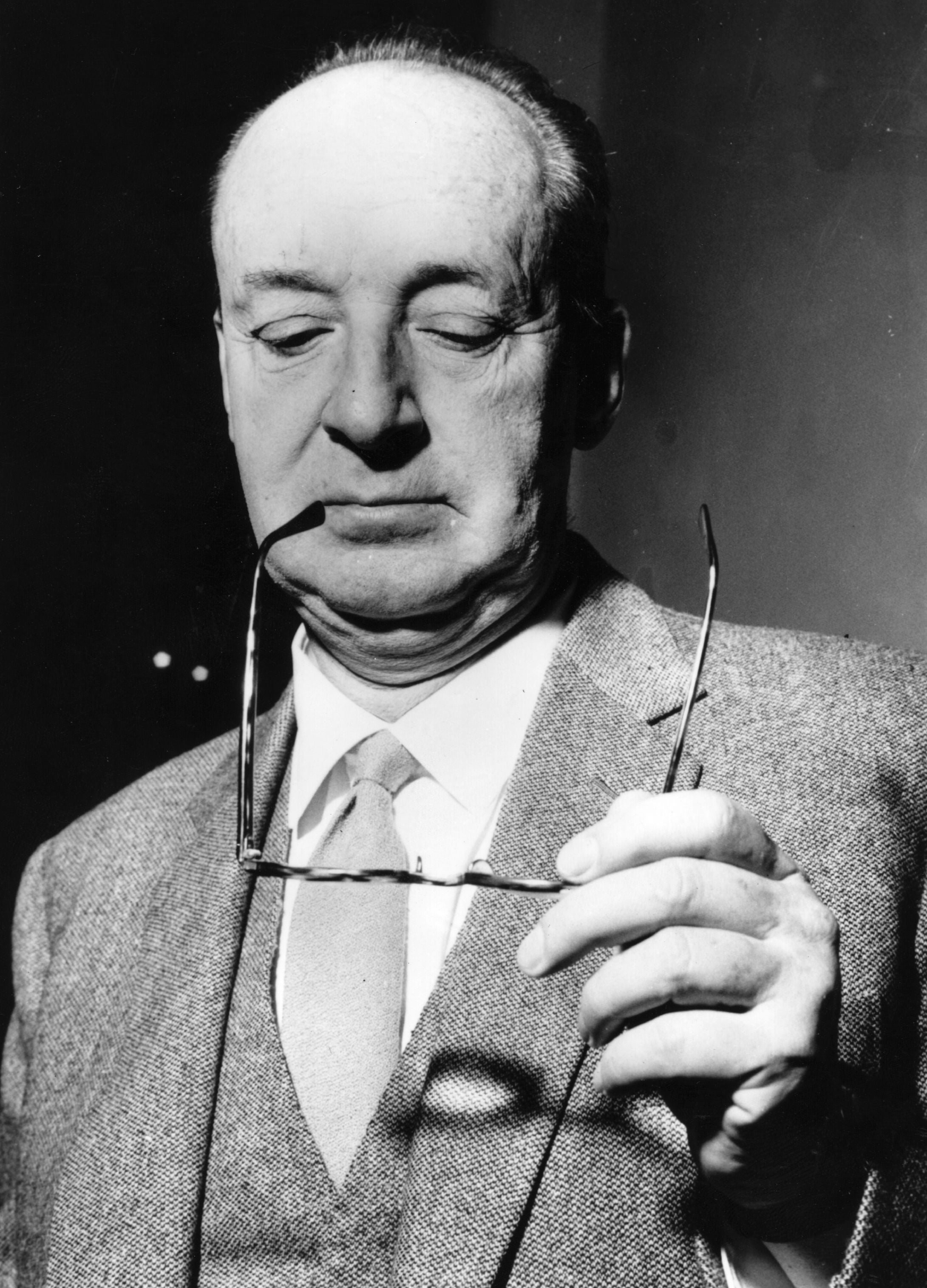 Write or wrong: Nabokov working on his screenplay for the movie version of ‘Lolita’