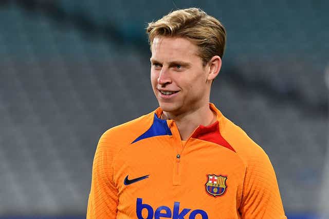 <p>Manchester United are trying to sign Frenkie de Jong </p>