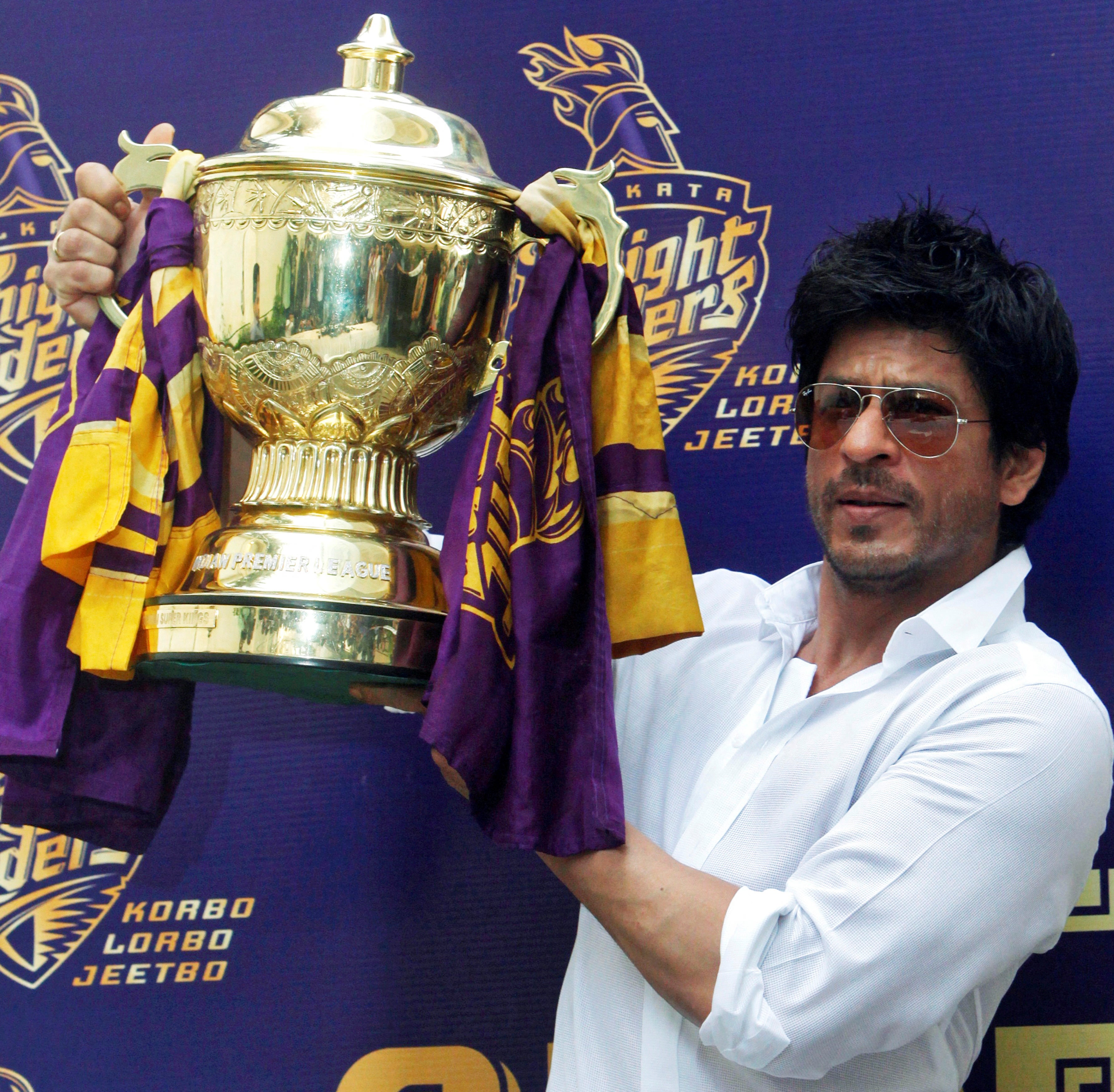 Bollywood actor Shah Rukh Khan displays the Indian Premier League (IPL) cricket trophy during a news conference at his residence in Mumbai