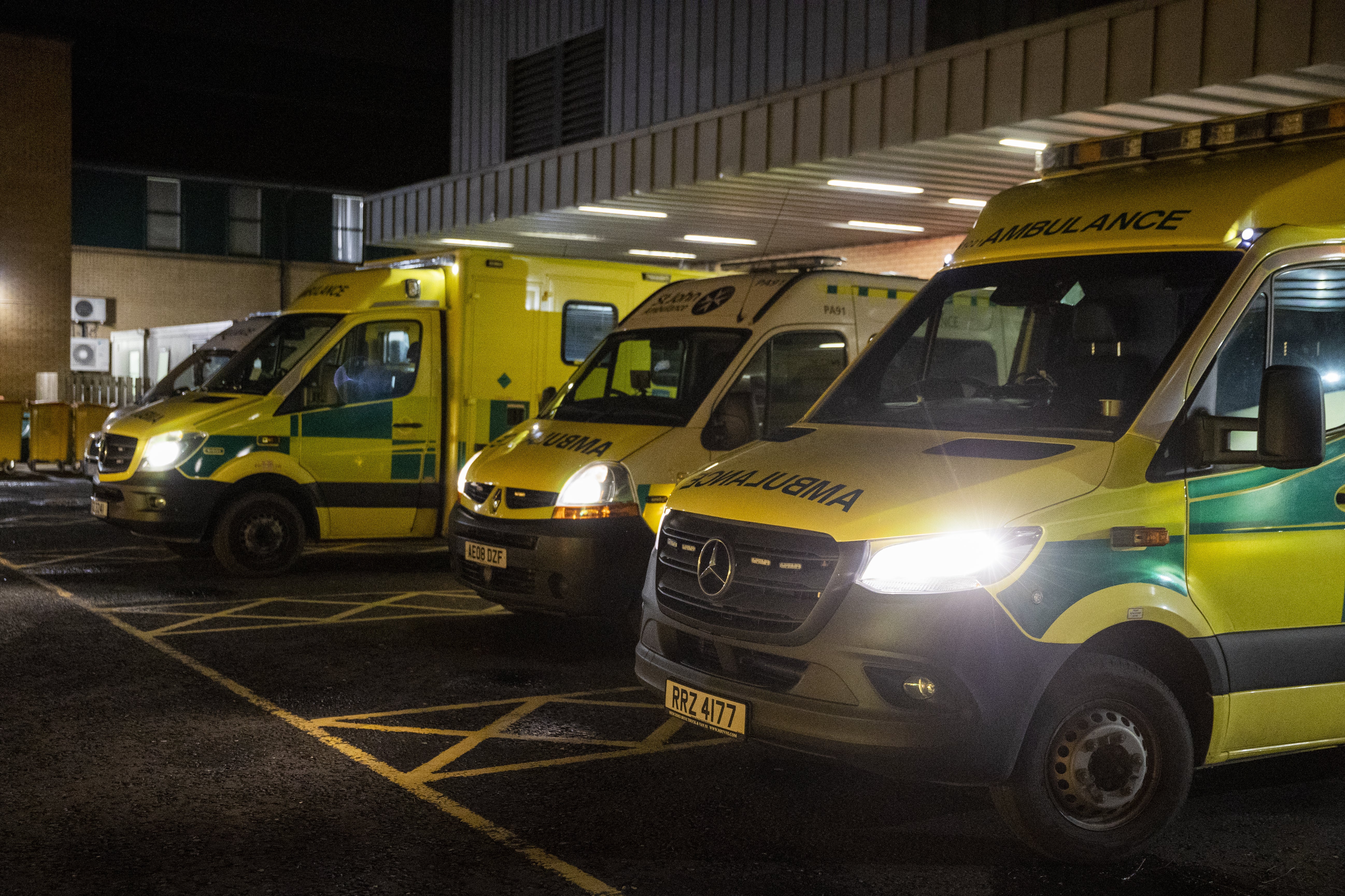 Patients are being put at risk and some are dying due to handover delays between ambulances and A&E departments, safety investigators have said