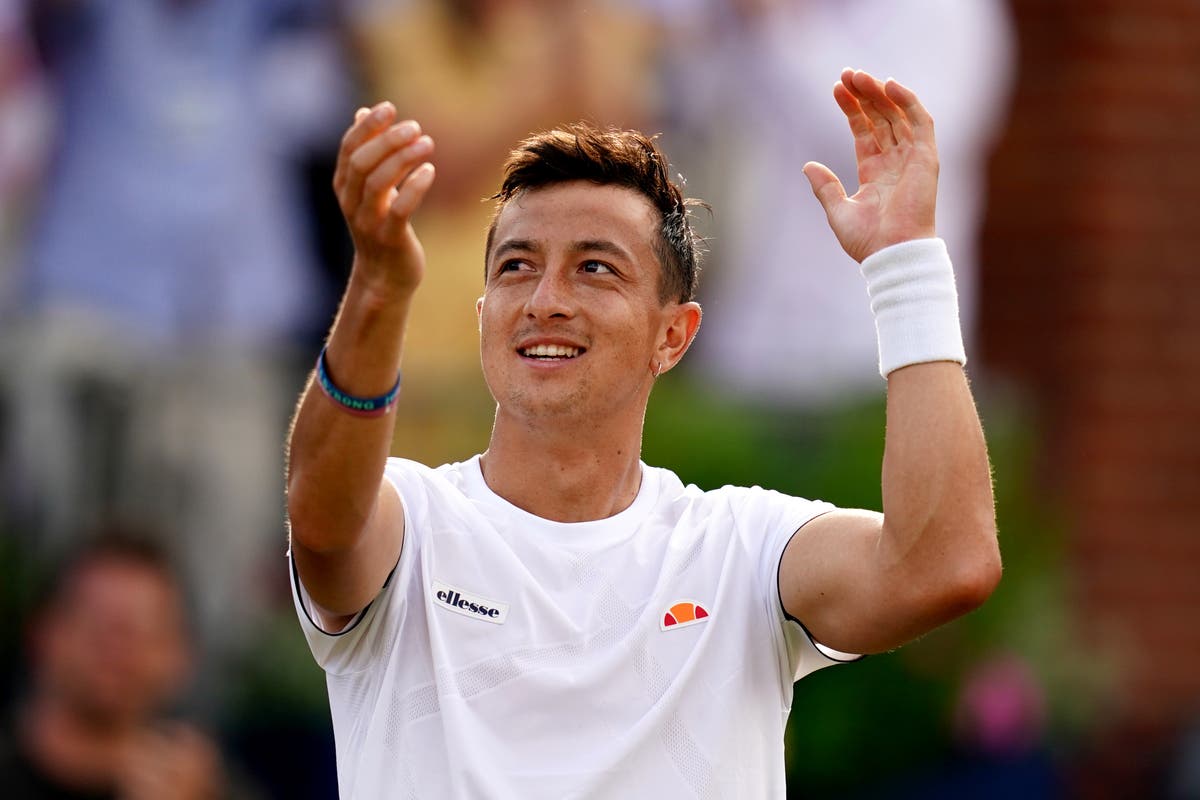 Ryan Peniston marches on to reach Queen&rsquo;s Club quarter-finals