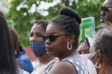 Chicago's top cop seeks officer's firing over mall arrest