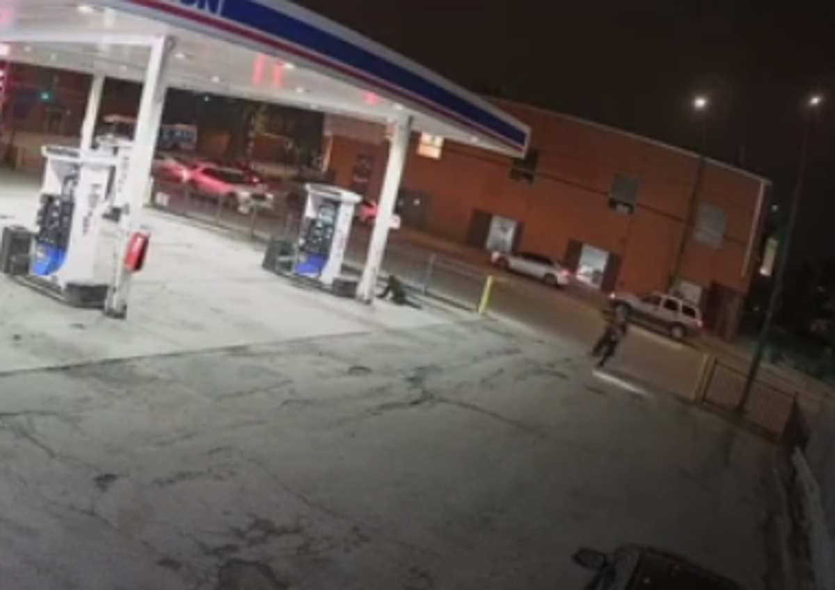 Yeni video, 13 yaşındaki çocuğun polis tarafından vurulduğunda ellerini kaldırdığını gösteriyor