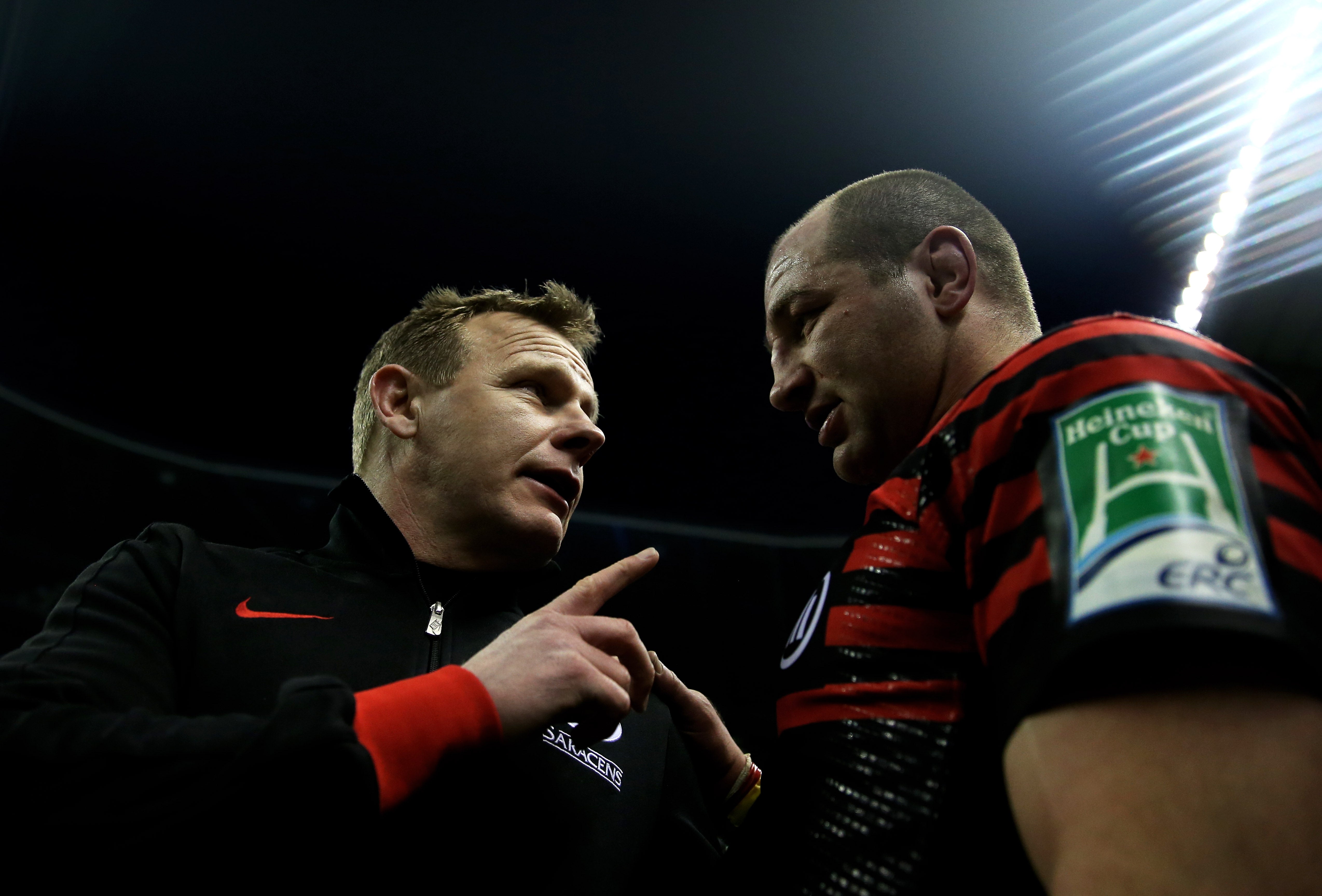 Mark McCall speaks with his Saracens captain Steve Borthwick in 2013