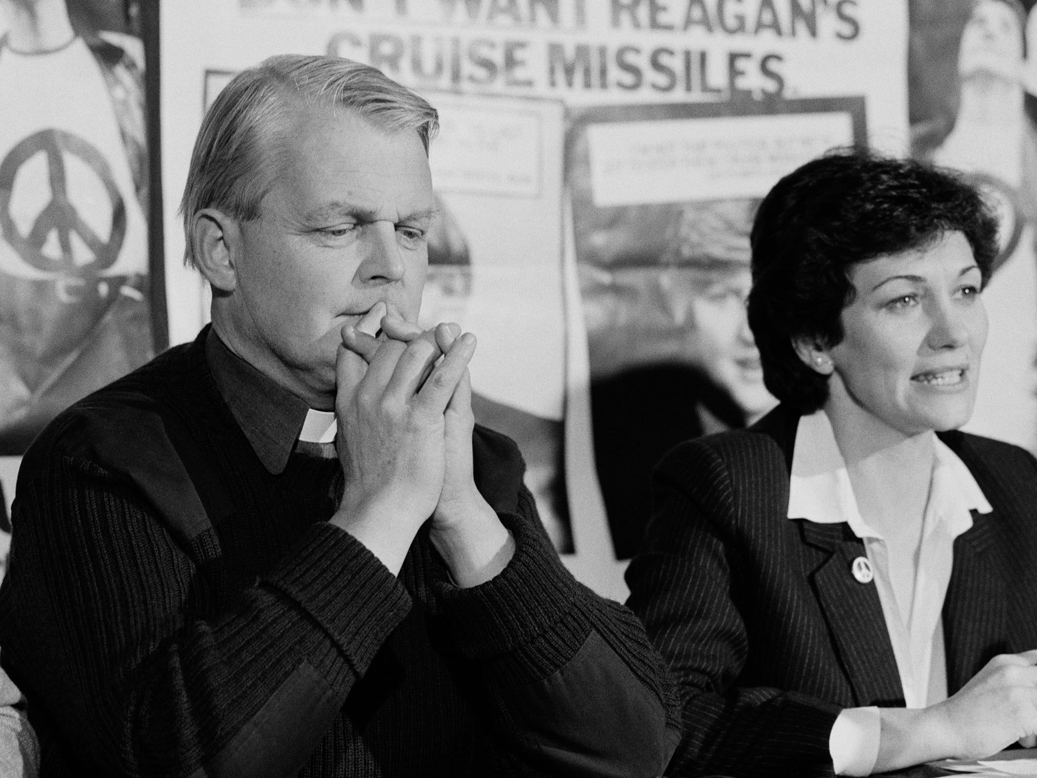 Kent at a 1983 CND press conference with Joan Ruddock, chair of the pressure group