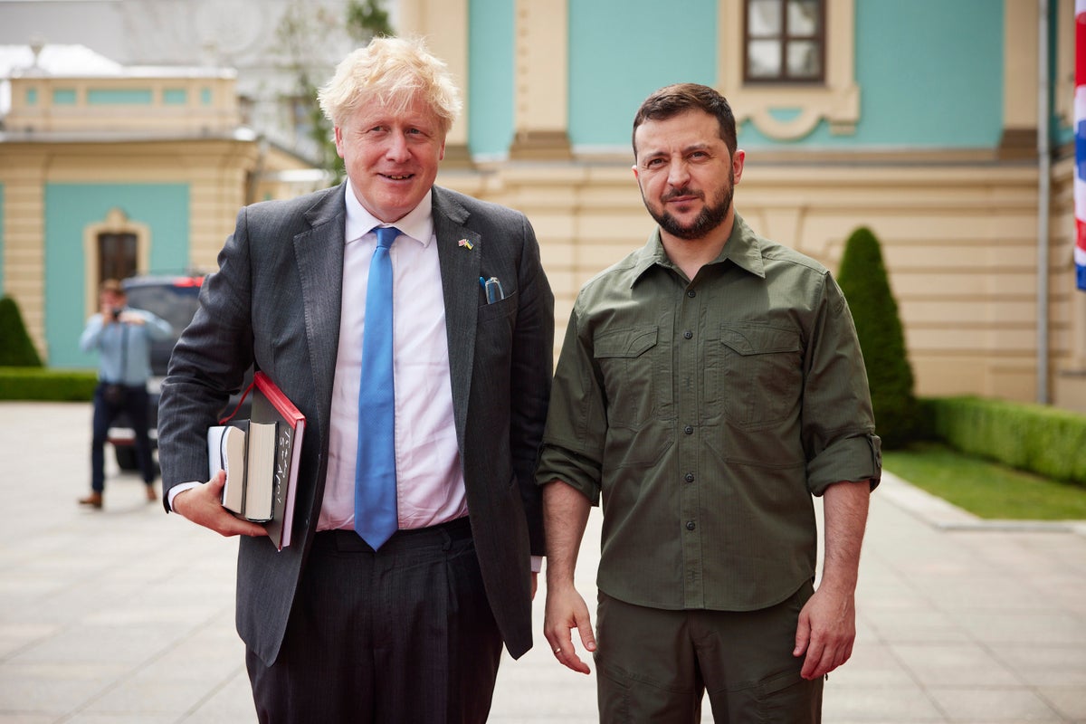 Ukraine news – live: Boris Johnson offers Zelensky major troop-training scheme