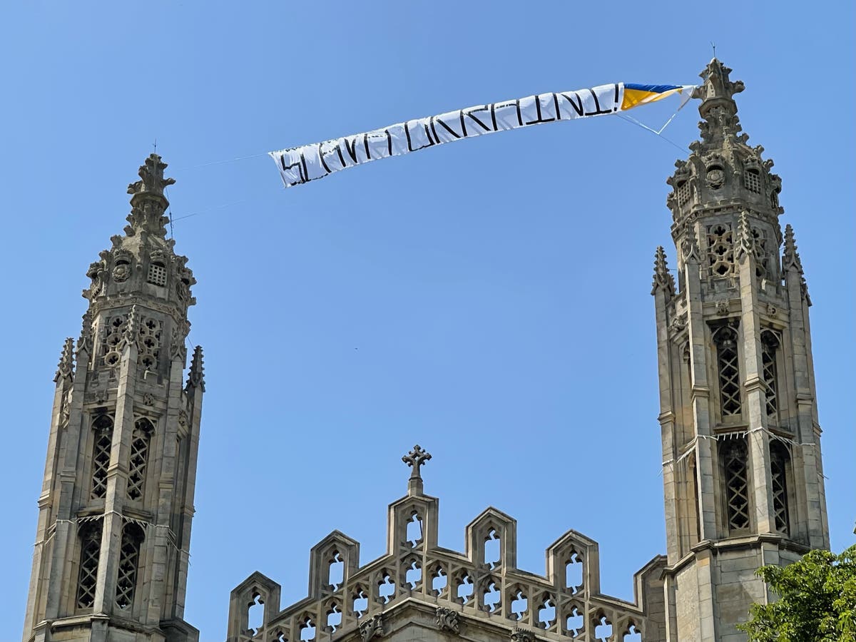 Ukraine banner attached to chapel at University of Cambridge’s King’s College Ukraine banner attached to chapel at University of Cambridge’s King’s College