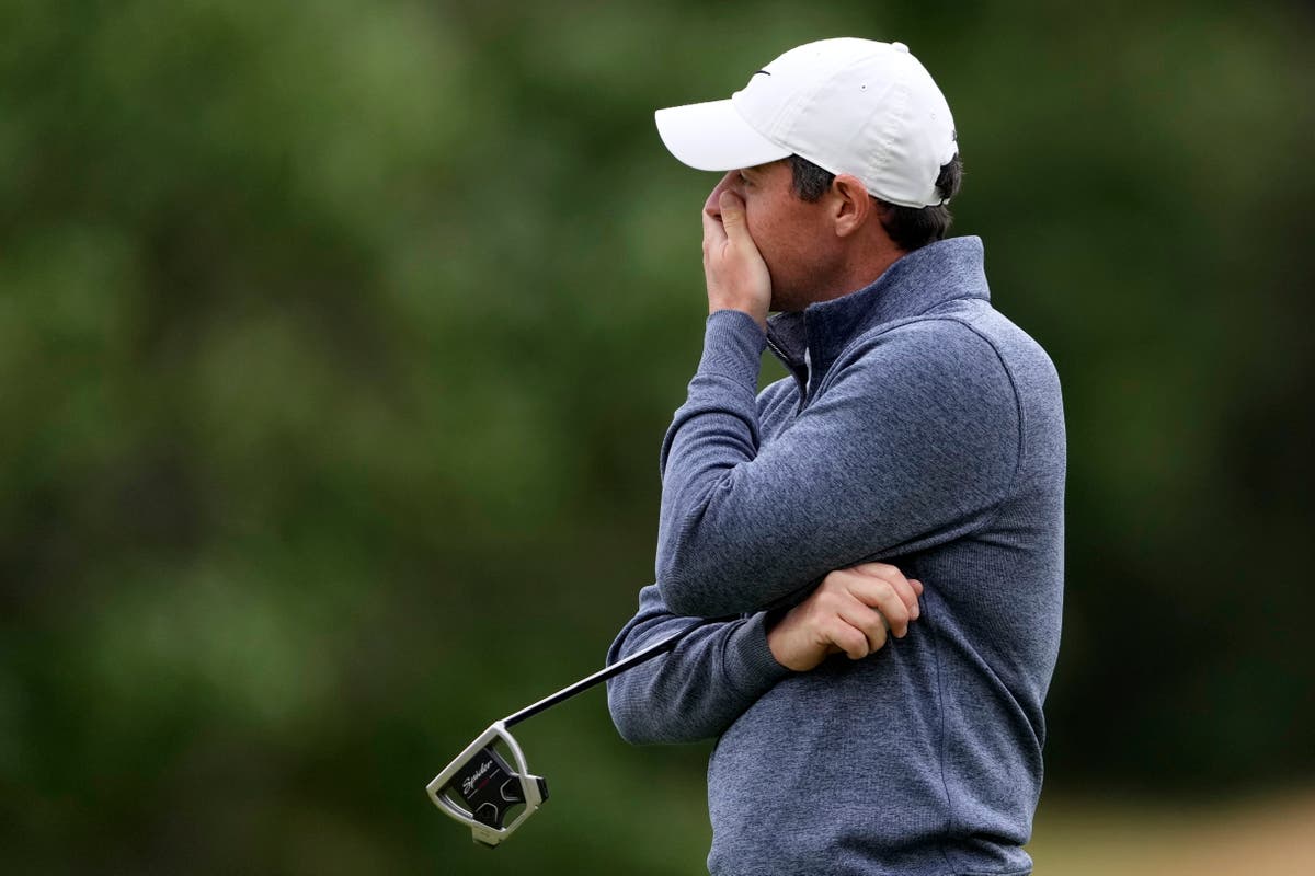 Rory McIlroy battles to remain in contention after breezy conditions at US Open